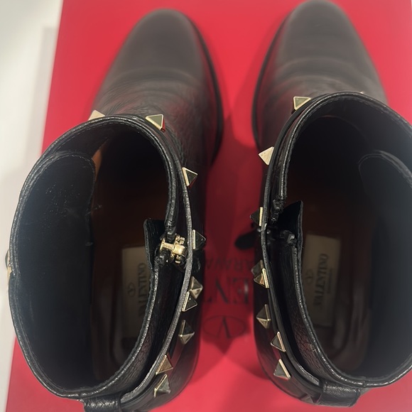 Authentic VALENTINO GARAVANI
Rockstud Leather Ankle Boots - Picture 9 of 15